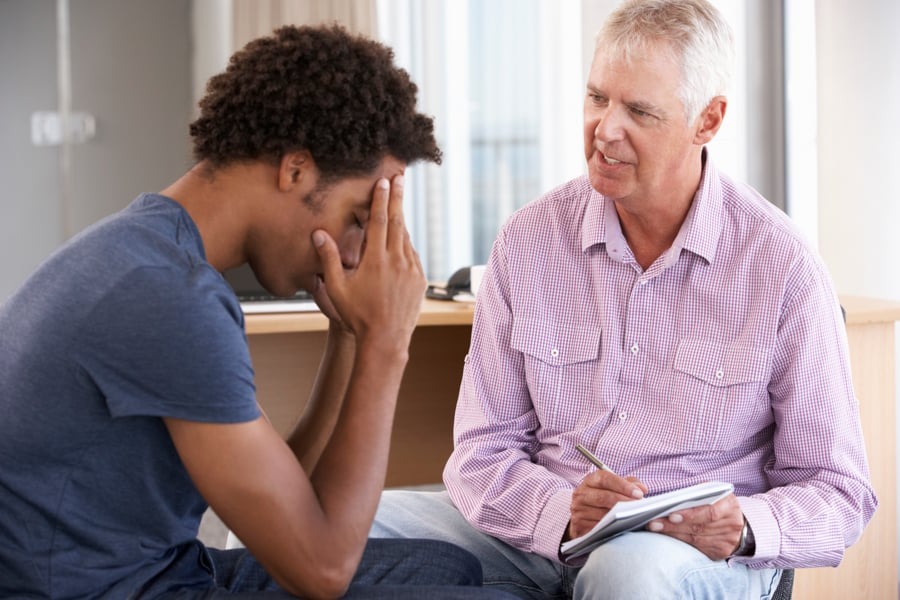 Counselor explaining what are gateway drugs during a session